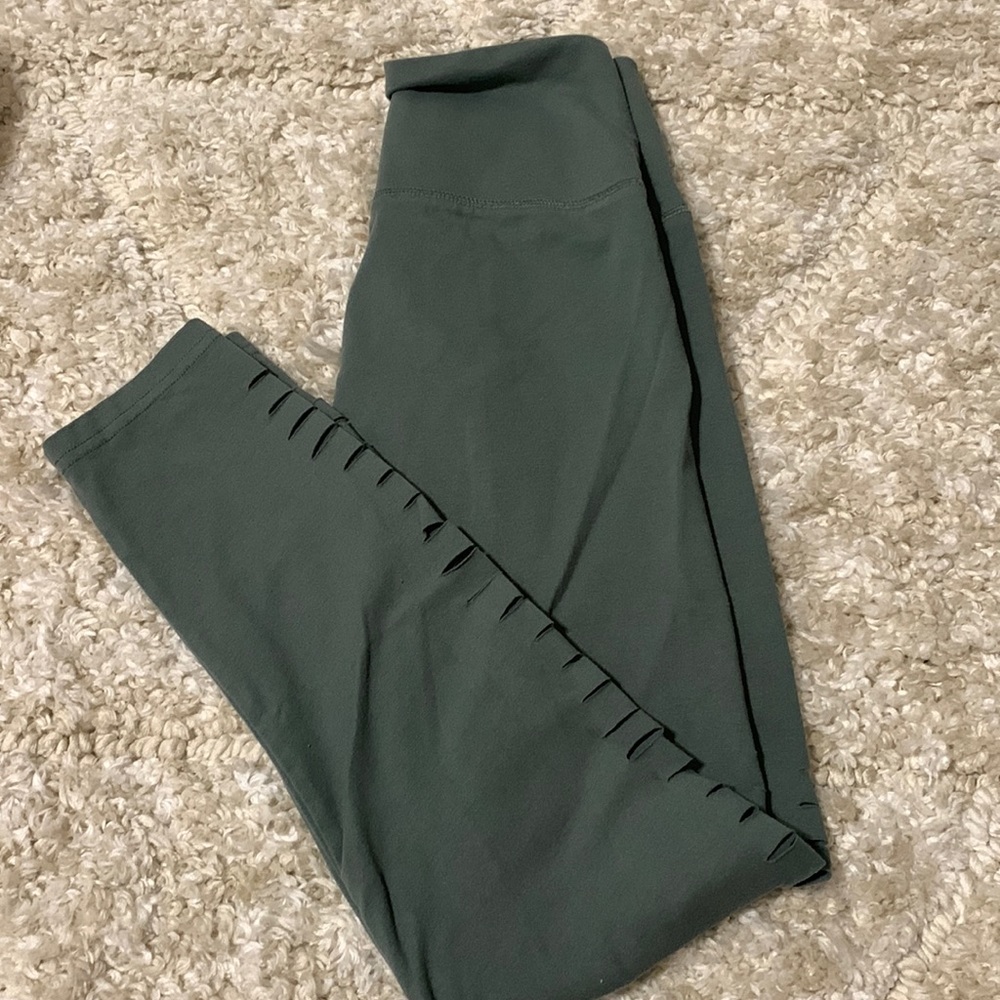 Aerie chill play move slit leggings size M